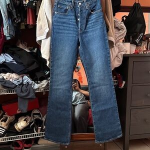 Levi's Women's Flare Jeans in Classic Blue